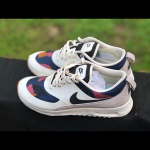 Nike Air Max Thea Sz 8.5 White & Navy Running